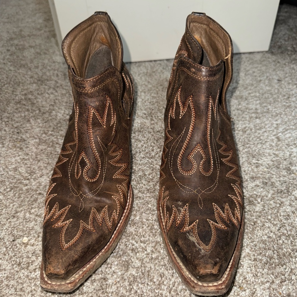Ariat Dark Brown Western Boots with Tan Stitching